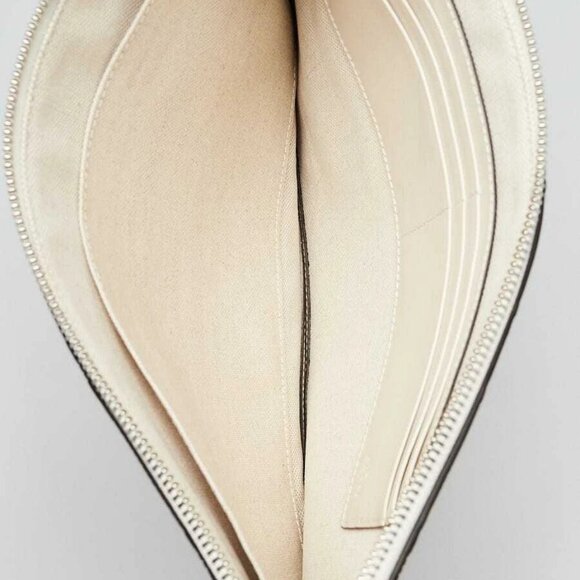 Gucci White Perforated Embossed GG Leather Wristlet Clutch Bag - Picture 11 of 12